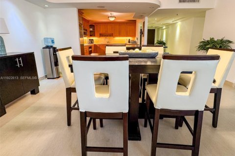 Copropriété à louer à Surfside, Floride: 3 chambres, 219.9 m2 № 1977430 - photo 17