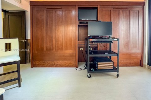 Copropriété à louer à Surfside, Floride: 3 chambres, 219.9 m2 № 1977430 - photo 23