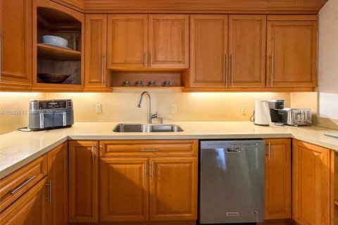 Copropriété à louer à Surfside, Floride: 3 chambres, 219.9 m2 № 1977430 - photo 12