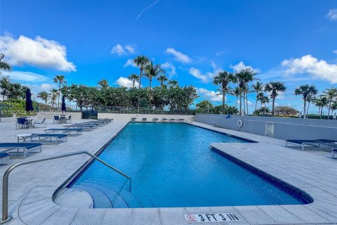 Copropriété à louer à Surfside, Floride: 3 chambres, 219.9 m2 № 1977430 - photo 4