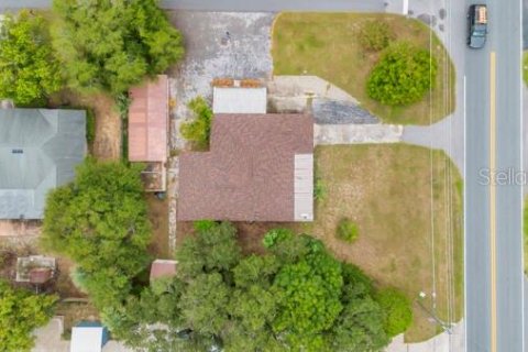 House in Tavares, Florida 4 bedrooms, 152.64 sq.m. № 2298606 - photo 9