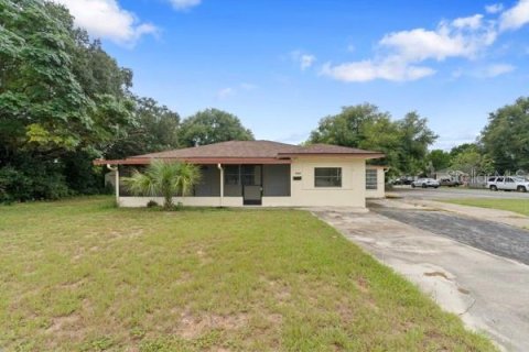 House in Tavares, Florida 4 bedrooms, 152.64 sq.m. № 2298606 - photo 5