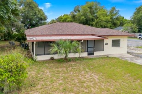 House in Tavares, Florida 4 bedrooms, 152.64 sq.m. № 2298606