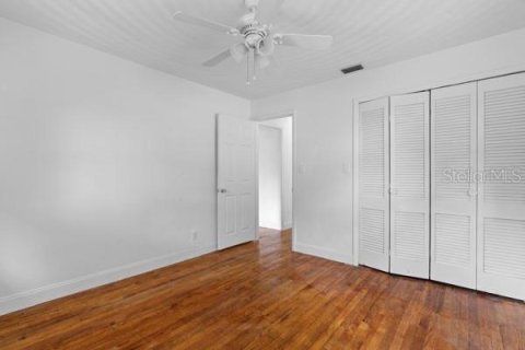 House in Tavares, Florida 4 bedrooms, 152.64 sq.m. № 2298606 - photo 27