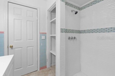 House in Tavares, Florida 4 bedrooms, 152.64 sq.m. № 2298606 - photo 29