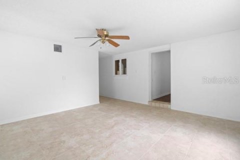 House in Tavares, Florida 4 bedrooms, 152.64 sq.m. № 2298606 - photo 18
