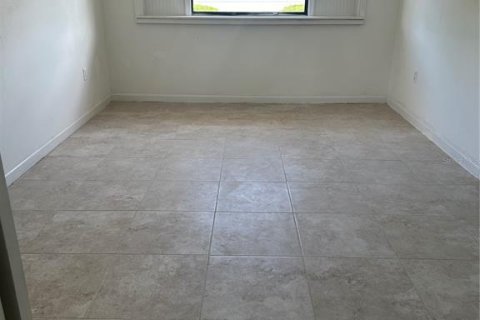House in Tavares, Florida 4 bedrooms, 152.64 sq.m. № 2298606 - photo 14