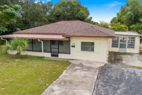 House in Tavares, Florida 4 bedrooms, 152.64 sq.m. № 2298606 - photo 2