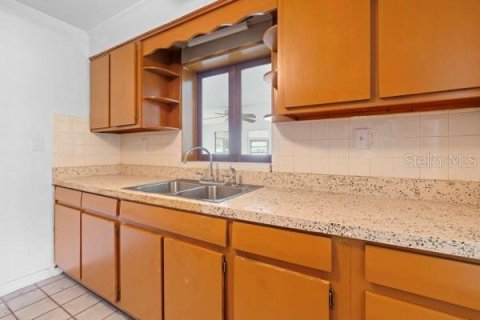 House in Tavares, Florida 4 bedrooms, 152.64 sq.m. № 2298606 - photo 23