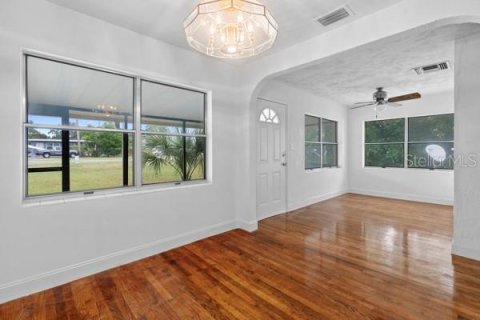 House in Tavares, Florida 4 bedrooms, 152.64 sq.m. № 2298606 - photo 22