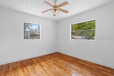 House in Tavares, Florida 4 bedrooms, 152.64 sq.m. № 2298606 - photo 26