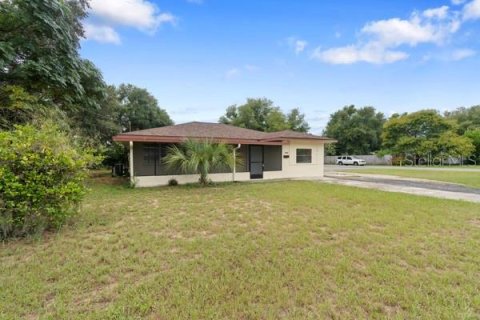 House in Tavares, Florida 4 bedrooms, 152.64 sq.m. № 2298606 - photo 6
