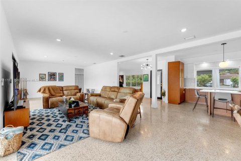 Casa en venta en Homestead, Florida, 3 dormitorios, 260.96 m2 № 1738798 - foto 8