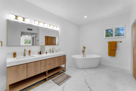 Casa en venta en Homestead, Florida, 3 dormitorios, 260.96 m2 № 1738798 - foto 18