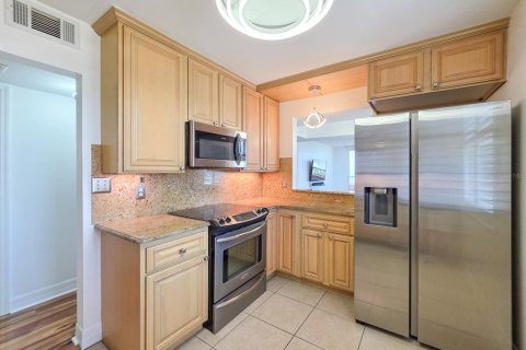 Condo in Ormond Beach, Florida, 2 bedrooms № 2218058 - photo 12