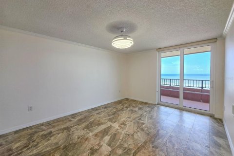 Condo in Ormond Beach, Florida, 2 bedrooms № 2218058 - photo 17