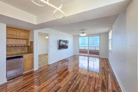 Condo in Ormond Beach, Florida, 2 bedrooms № 2218058 - photo 6