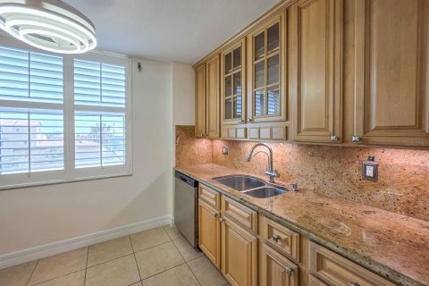 Condo in Ormond Beach, Florida, 2 bedrooms № 2218058 - photo 13