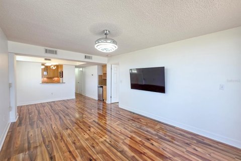 Condo in Ormond Beach, Florida, 2 bedrooms № 2218058 - photo 7