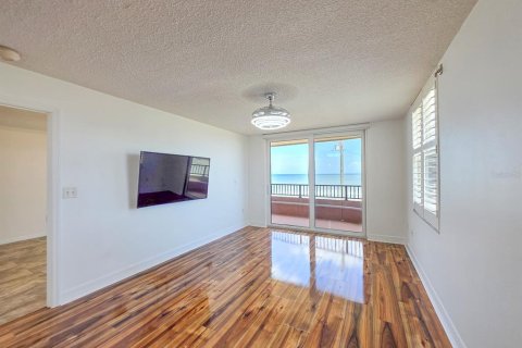 Condo in Ormond Beach, Florida, 2 bedrooms № 2218058 - photo 9