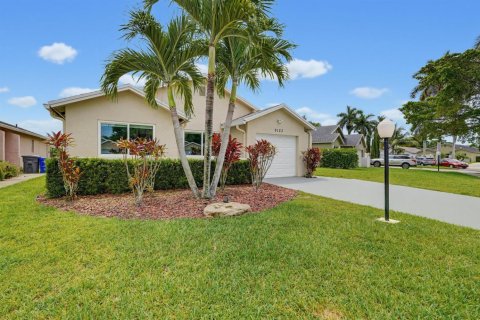 House in Boca Raton, Florida 3 bedrooms, 166.95 sq.m. № 2254612 - photo 8