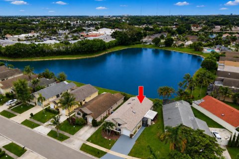 House in Boca Raton, Florida 3 bedrooms, 166.95 sq.m. № 2254612 - photo 17