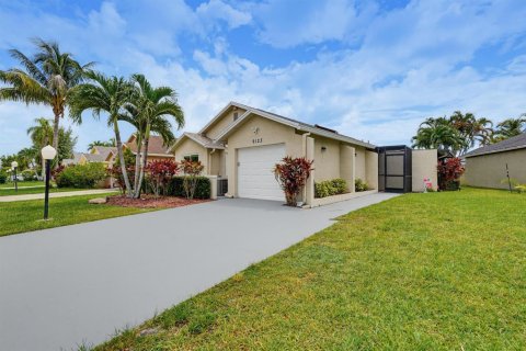 House in Boca Raton, Florida 3 bedrooms, 166.95 sq.m. № 2254612 - photo 22