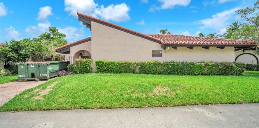 Casa en Tamarac, Florida 3 dormitorios, 199 m2 № 2001904