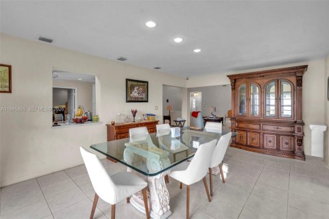 Casa en venta en Tamarac, Florida, 3 dormitorios, 199 m2 № 2001904 - foto 6