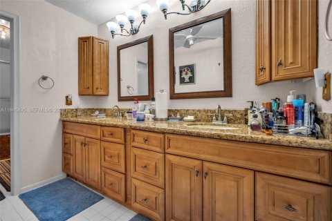 Casa en venta en Tamarac, Florida, 3 dormitorios, 199 m2 № 2001904 - foto 11