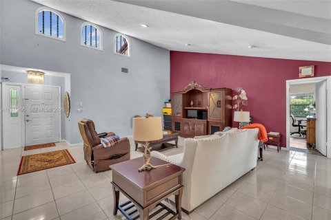 Casa en venta en Tamarac, Florida, 3 dormitorios, 199 m2 № 2001904 - foto 2