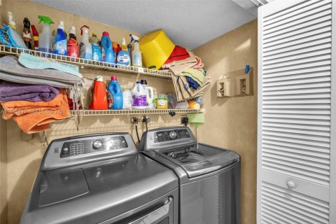 Casa en venta en Tamarac, Florida, 3 dormitorios, 199 m2 № 2001904 - foto 13