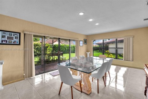 Casa en venta en Tamarac, Florida, 3 dormitorios, 199 m2 № 2001904 - foto 5