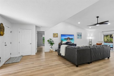 Villa ou maison à vendre à Port Orange, Floride: 4 chambres, 242.75 m2 № 2423745 - photo 4