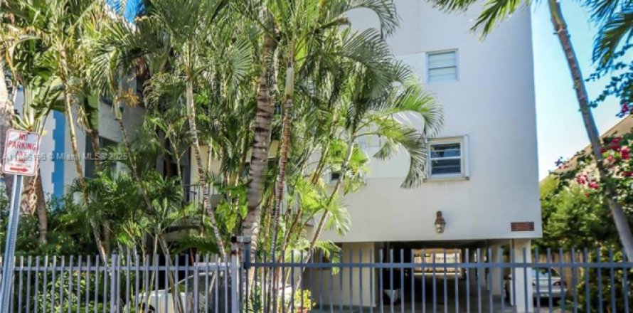 Condo in Miami Beach, Florida, 2 bedrooms  № 1893517