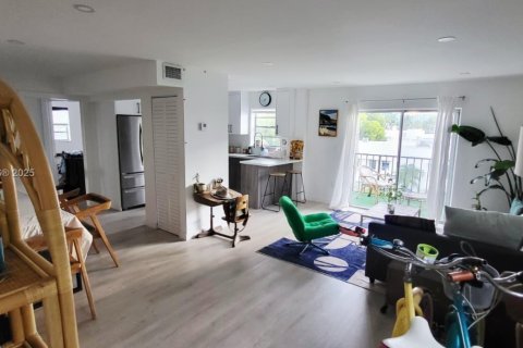 Condo in Miami Beach, Florida, 2 bedrooms  № 1893517 - photo 6