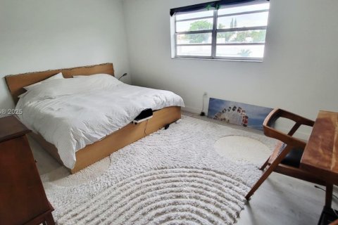 Condo in Miami Beach, Florida, 2 bedrooms  № 1893517 - photo 11