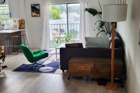 Condo in Miami Beach, Florida, 2 bedrooms  № 1893517 - photo 8