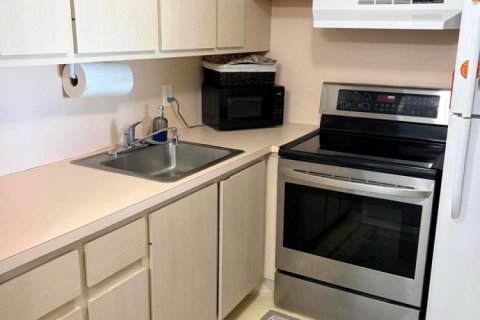 Condo in West Palm Beach, Florida, 1 bedroom  № 2182891 - photo 17