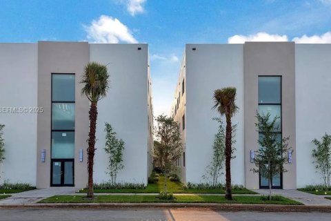 Apartment in Miami, Florida 2 bedrooms, 51.1 sq.m. № 1976558