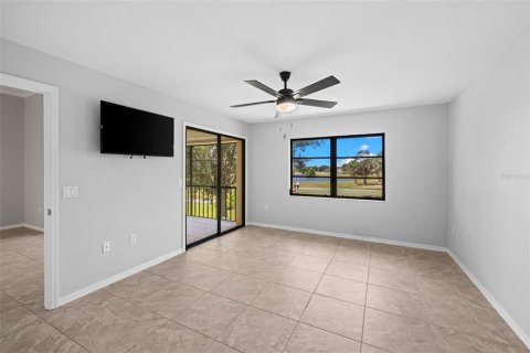 Condo in Punta Gorda, Florida, 2 bedrooms № 2195636 - photo 9