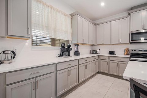 Adosado en venta en Kissimmee, Florida, 4 dormitorios, 205.04 m2 № 2166051 - foto 28