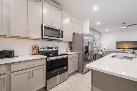 Adosado en venta en Kissimmee, Florida, 4 dormitorios, 205.04 m2 № 2166051 - foto 30
