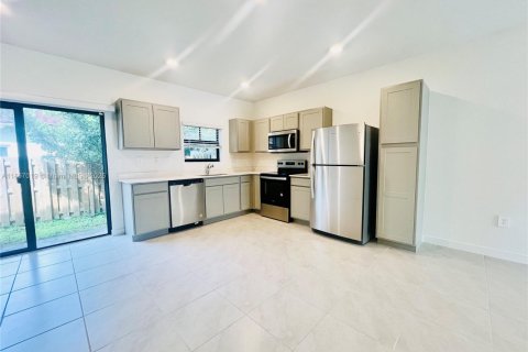 Touwnhouse à louer à Florida City, Floride: 3 chambres, 127.83 m2 № 1897479 - photo 3