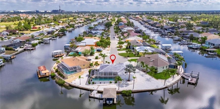 House in Apollo Beach, Florida 3 bedrooms, 190.82 sq.m. № 1910630