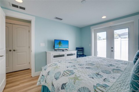 Condo in Bradenton Beach, Florida, 2 bedrooms № 2149180 - photo 11