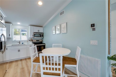 Condo in Bradenton Beach, Florida, 2 bedrooms № 2149180 - photo 7