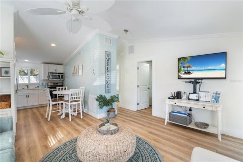 Condo in Bradenton Beach, Florida, 2 bedrooms № 2149180 - photo 5