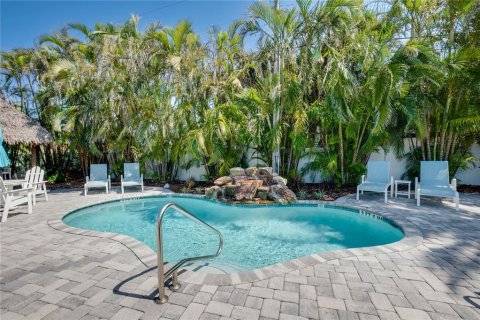 Condo in Bradenton Beach, Florida, 2 bedrooms № 2149180 - photo 15