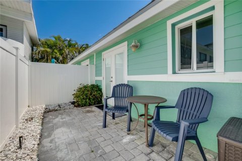 Condo in Bradenton Beach, Florida, 2 bedrooms № 2149180 - photo 22